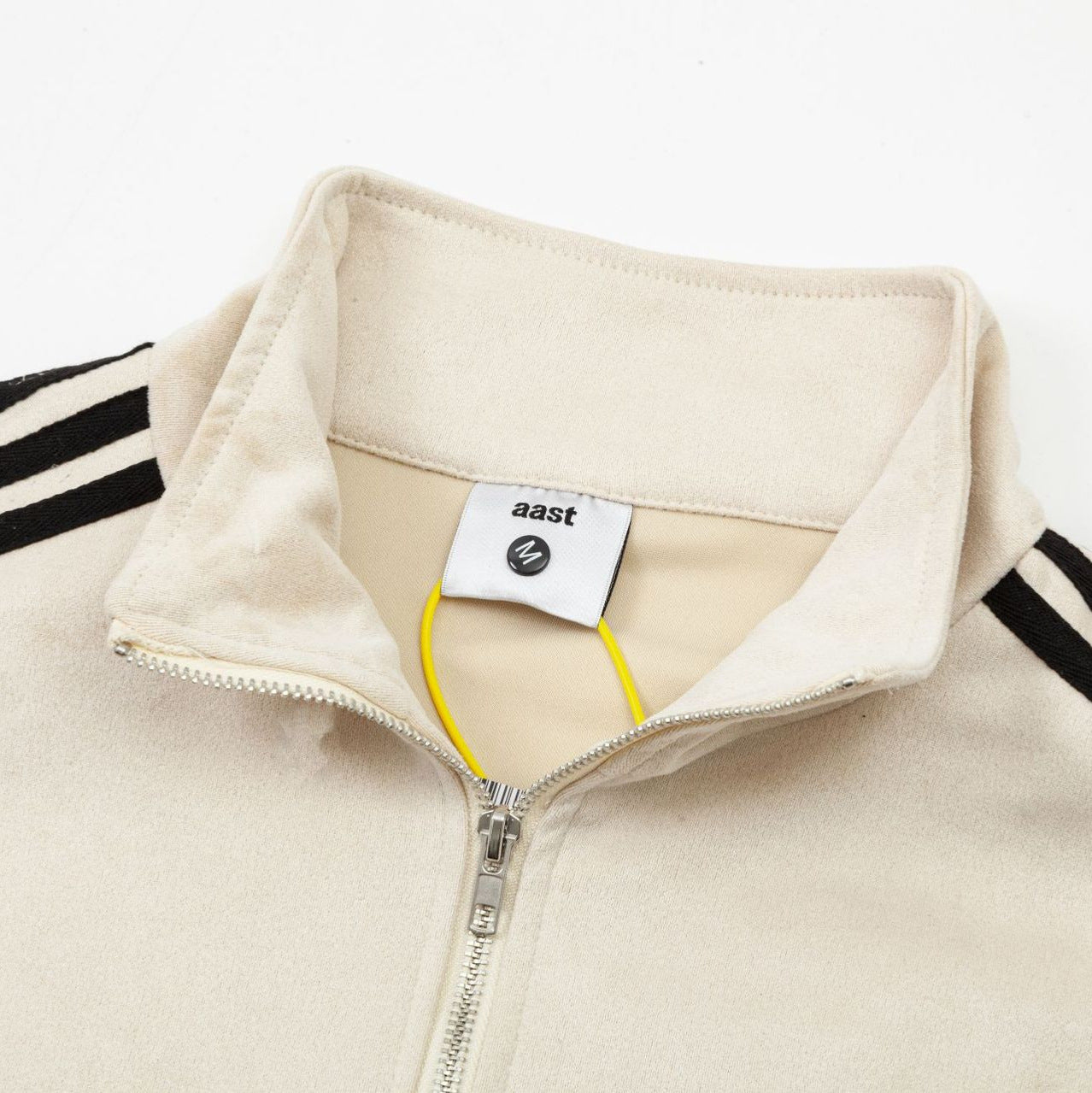 idk what the name of this jacket is ?